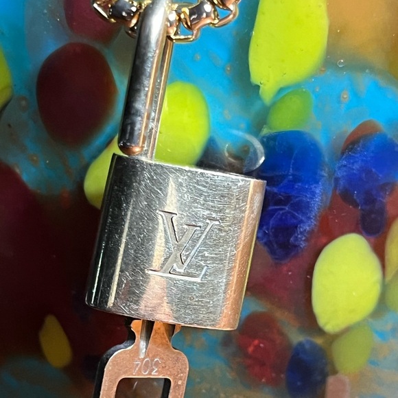 Louis Vuitton Gold lock and key No. 304 Necklace - Picture 9 of 10